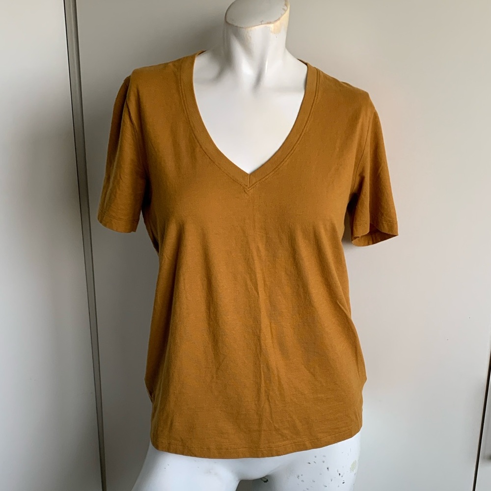 AG Adriano Goldschmied womens size Small v-neck honey mustard T-shirt